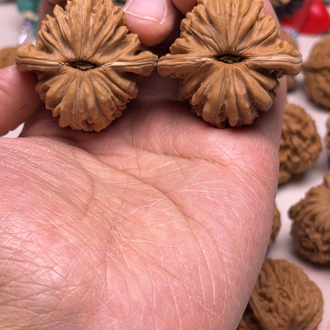 r***n吊坠文玩核桃Run88