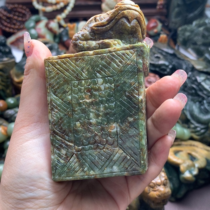 岫岩河磨玉（透闪石质玉）把件未镶嵌