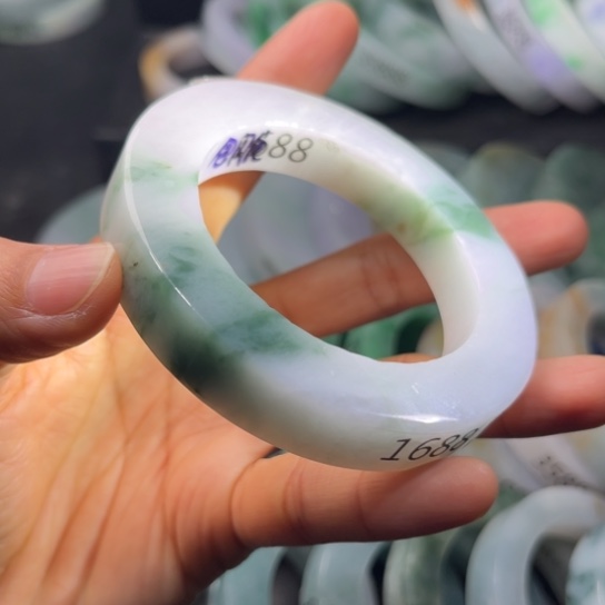 定制翡翠未镶嵌手镯