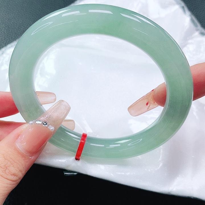 翡翠手镯未镶嵌57圈