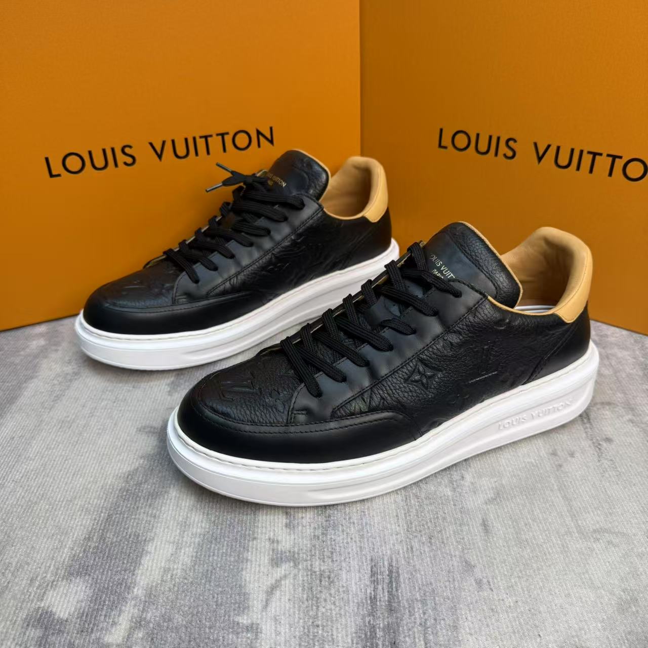 95新 LouisVuitton/路易威登 黑色LV浮雕压花百搭松糕鞋/43欧码