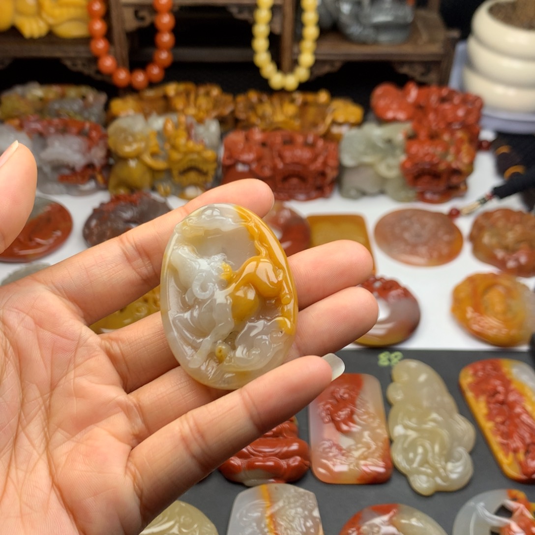 石英质玉（黄龙玉）未镶嵌挂件