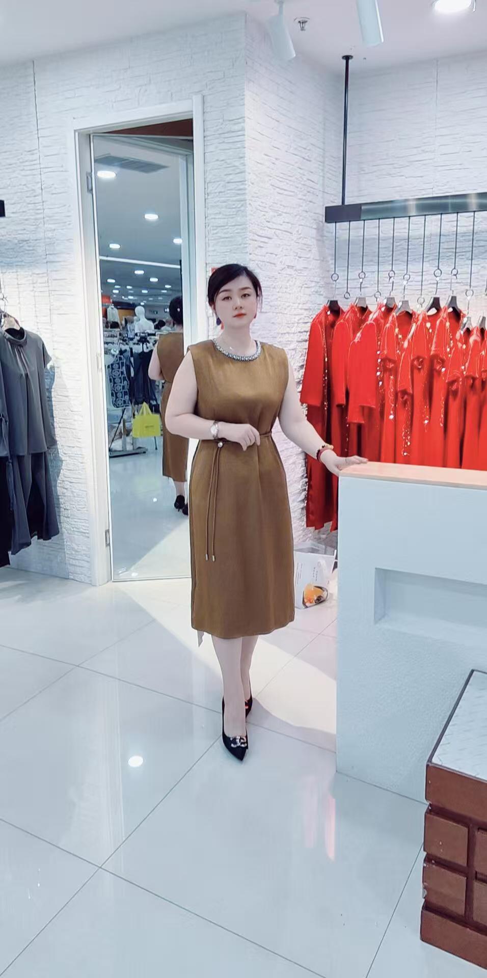 3.3时尚连衣裙女无袖垫肩系带收腰气质洋气