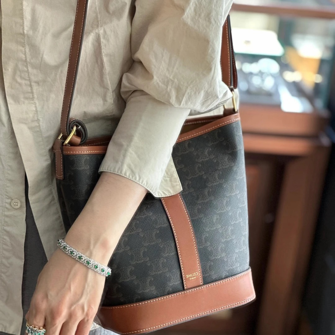 95新 Celine/思琳 小号老花水桶斜挎包