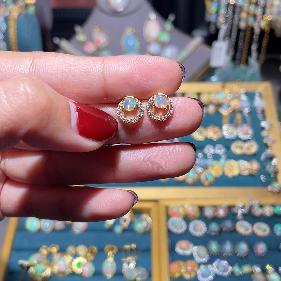 银S925镶嵌欧泊耳钉）