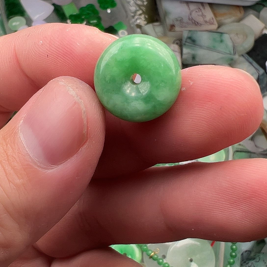 *****翡翠未镶嵌颈饰扣子