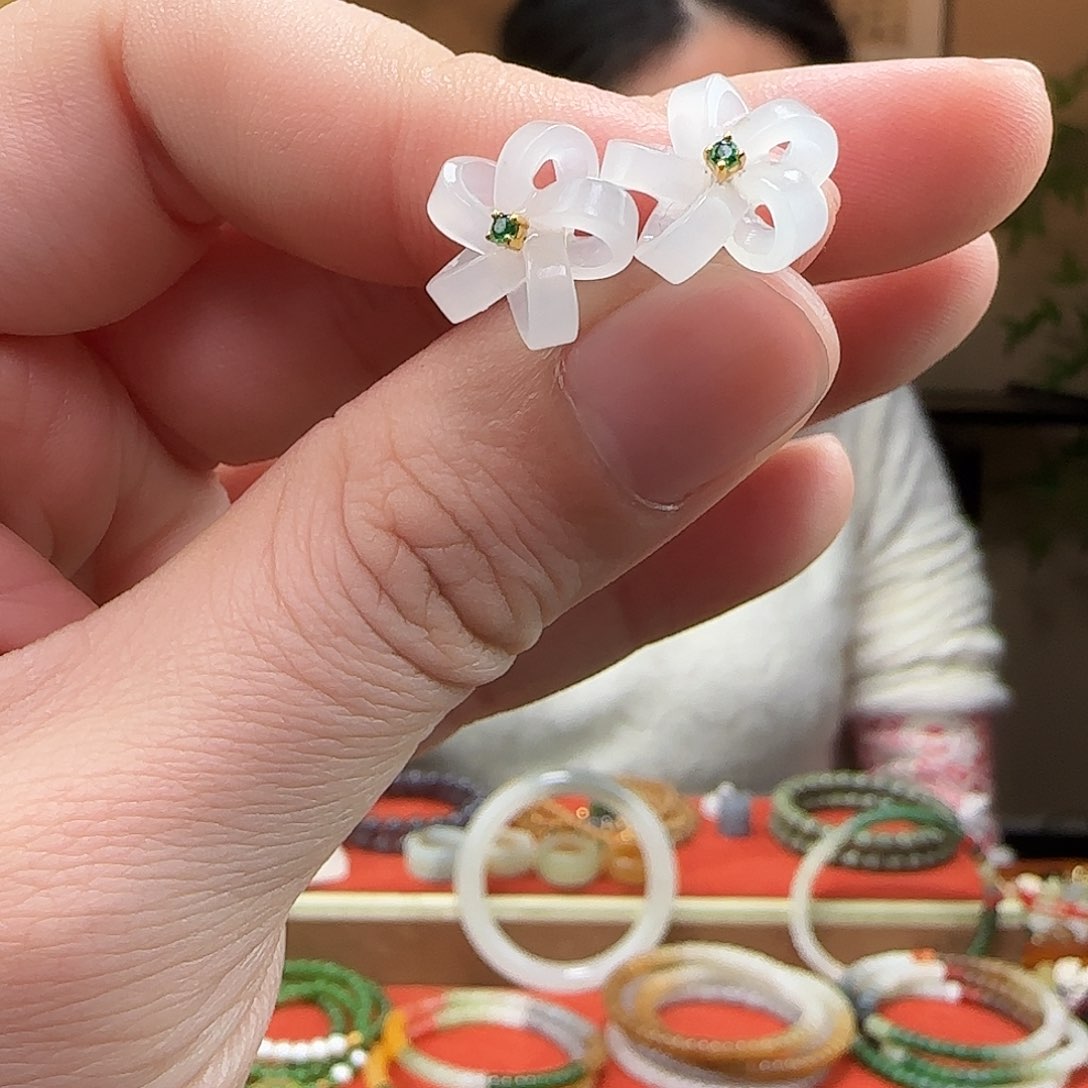 和田玉耳饰18K金镶嵌