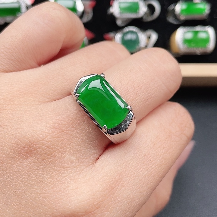 郑***奇翡翠银S925镶嵌戒指编号3883没运费险天然a货翡翠