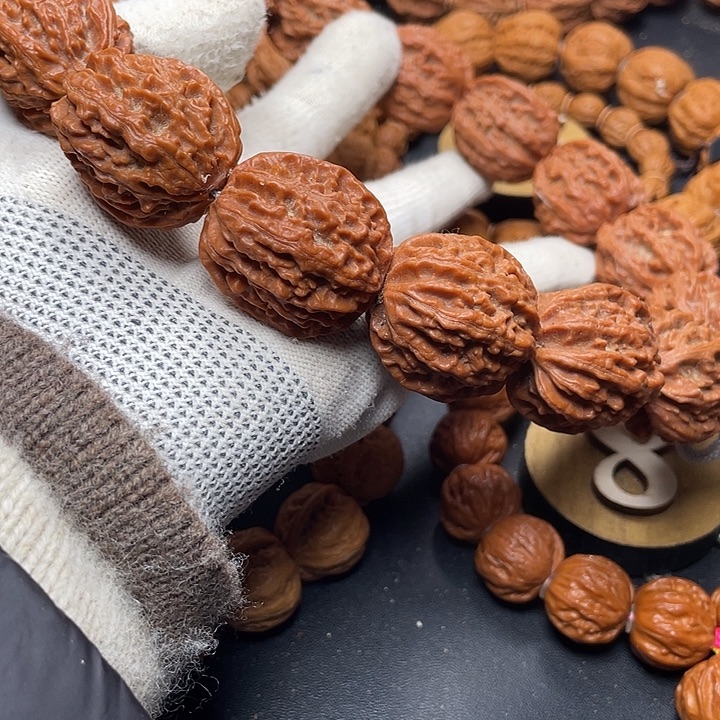 文玩核桃把件粗筋珊瑚