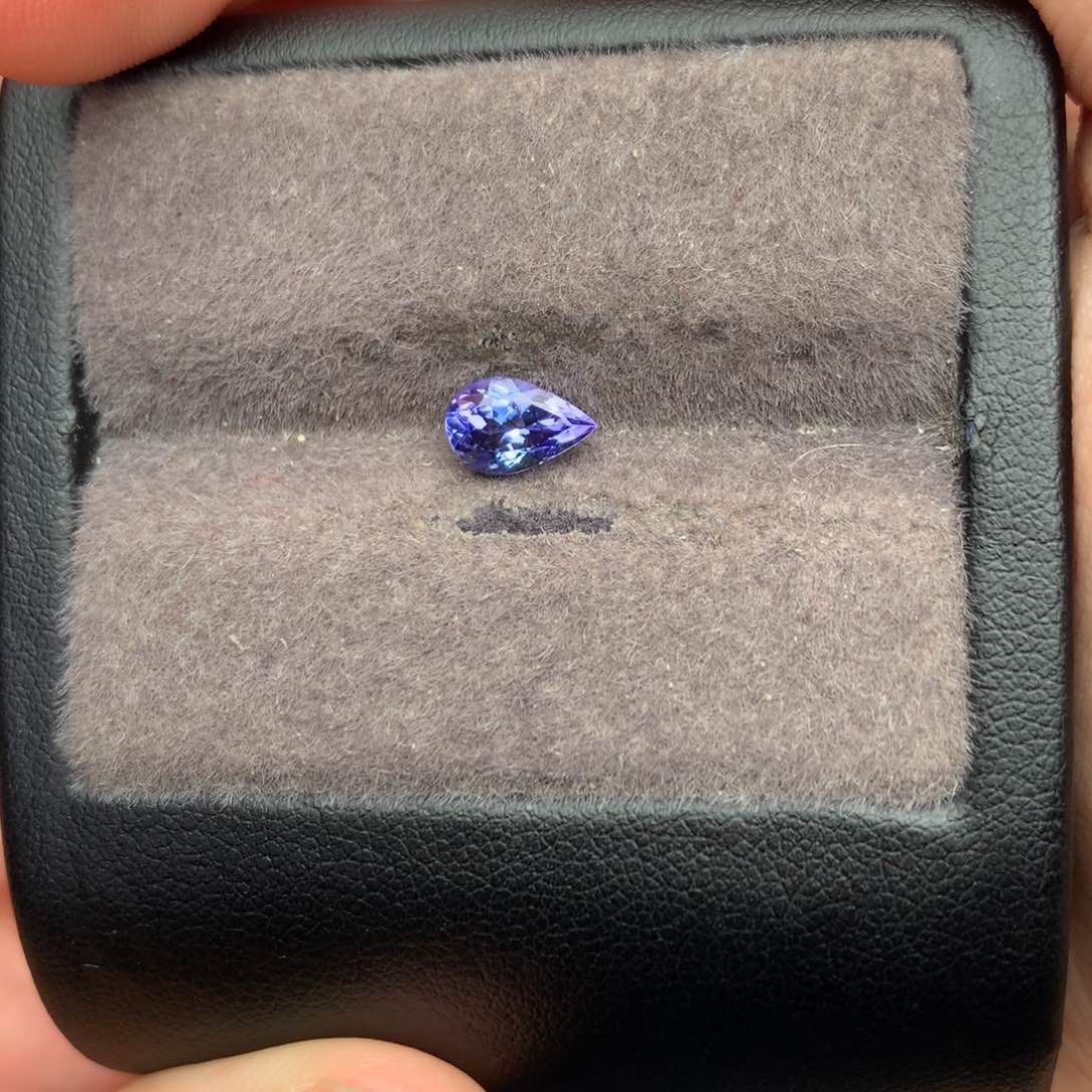 未镶嵌裸石坦桑石0.96ct