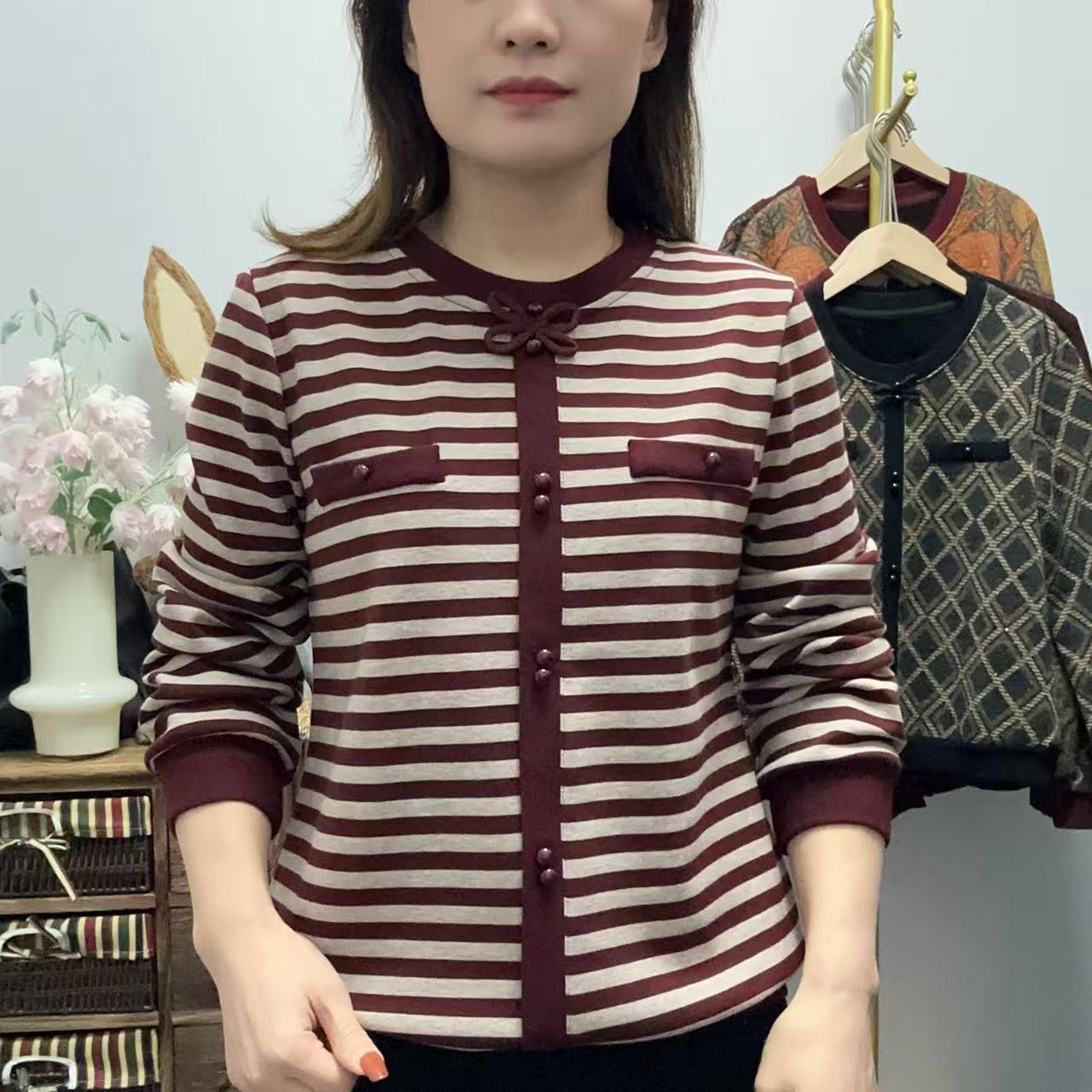 【丽姐家】秋冬加绒加厚长袖加绒中老年女装显瘦女装条纹上衣