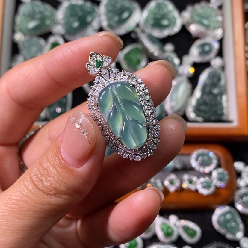 【闪购商品】翡翠颈饰未镶嵌天然