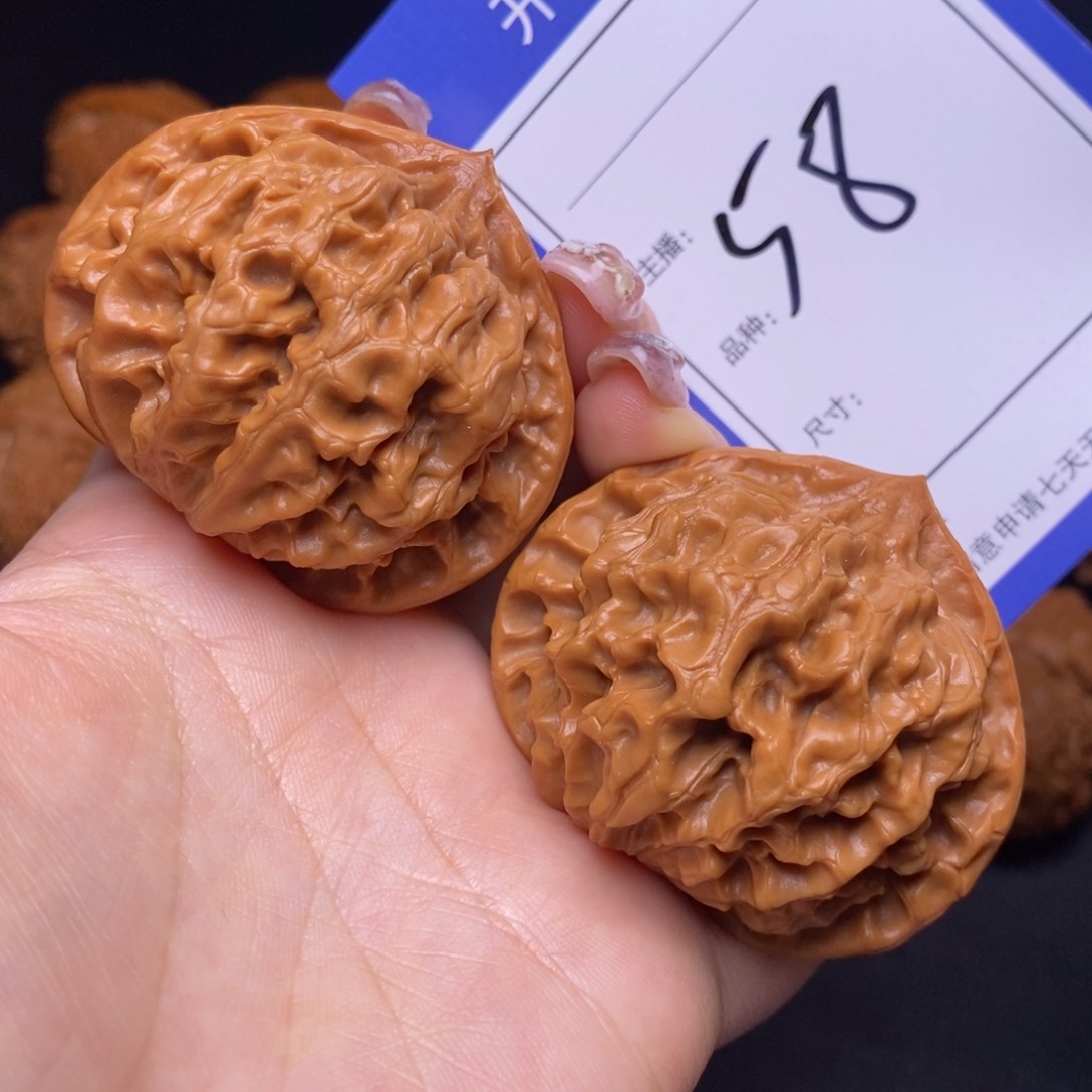 文玩核桃把件4.8帝王狮子头58