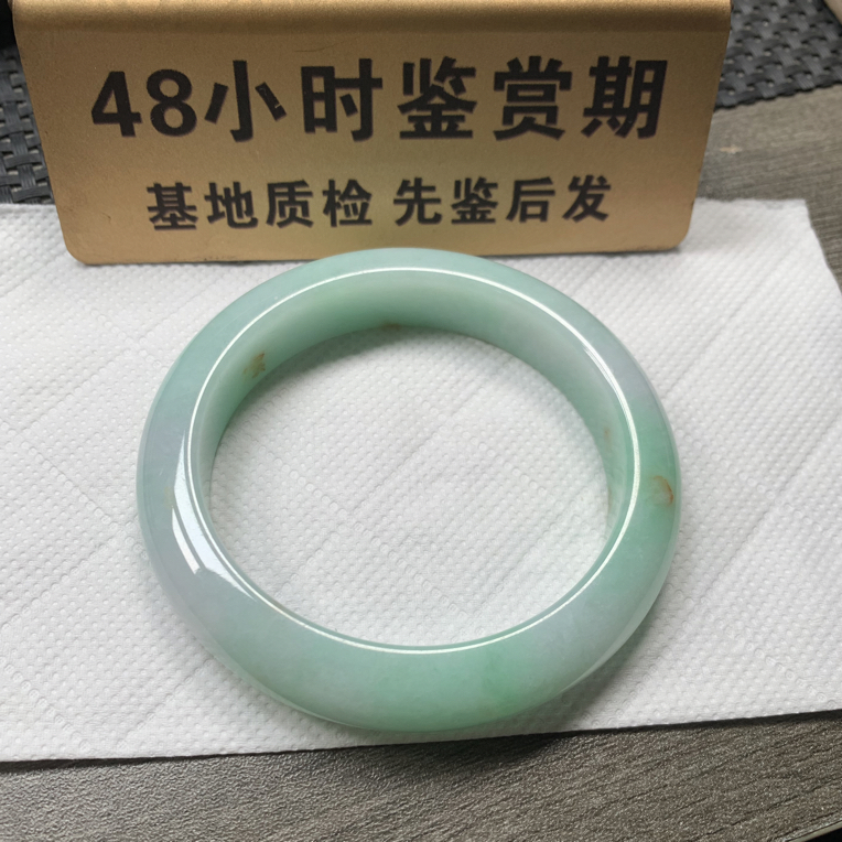 翡翠手镯 正圈56.3 果绿撒红翡 桂花糕 特色手镯 底子细腻 绿色