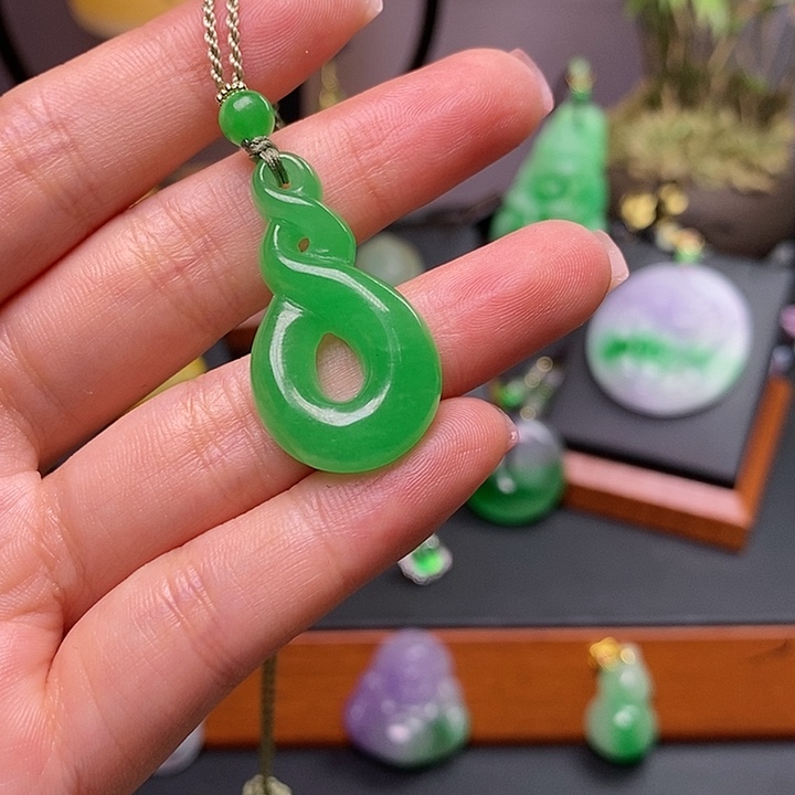 翡翠未镶嵌吊坠(赠链)