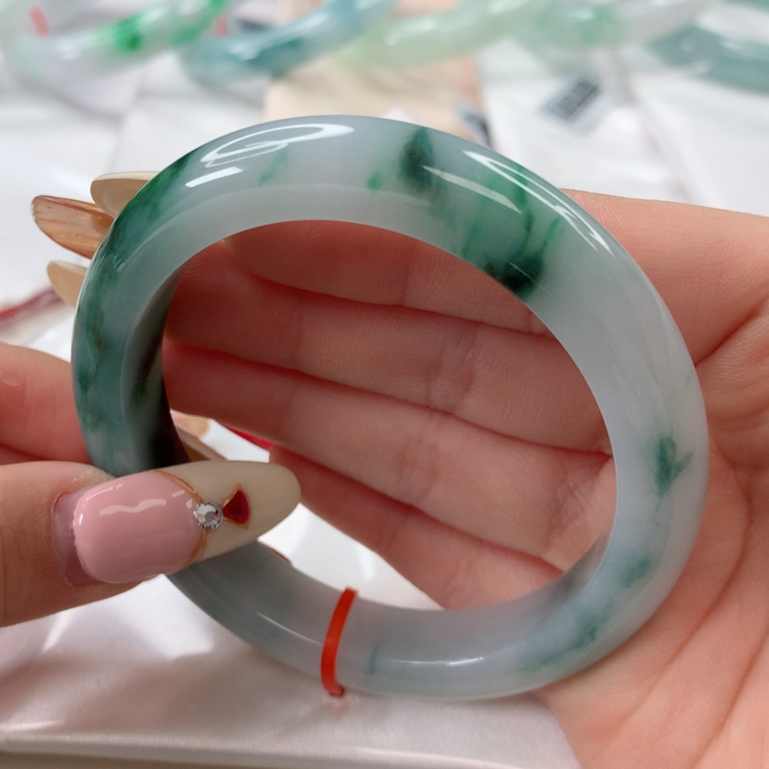 翡翠手镯未镶嵌56.1圈口