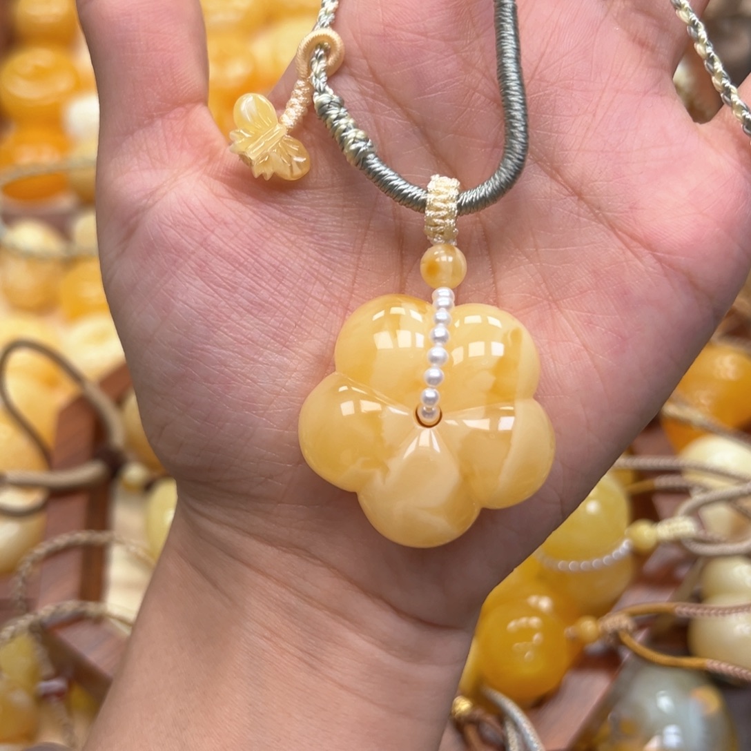 琥珀未镶嵌颈饰蜜蜡