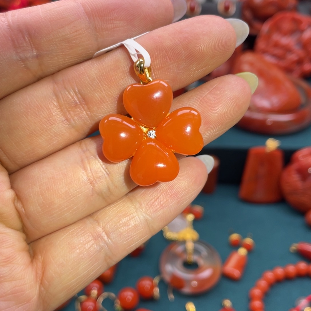 南红玛瑙银S925镶嵌保山南红四叶草吊坠