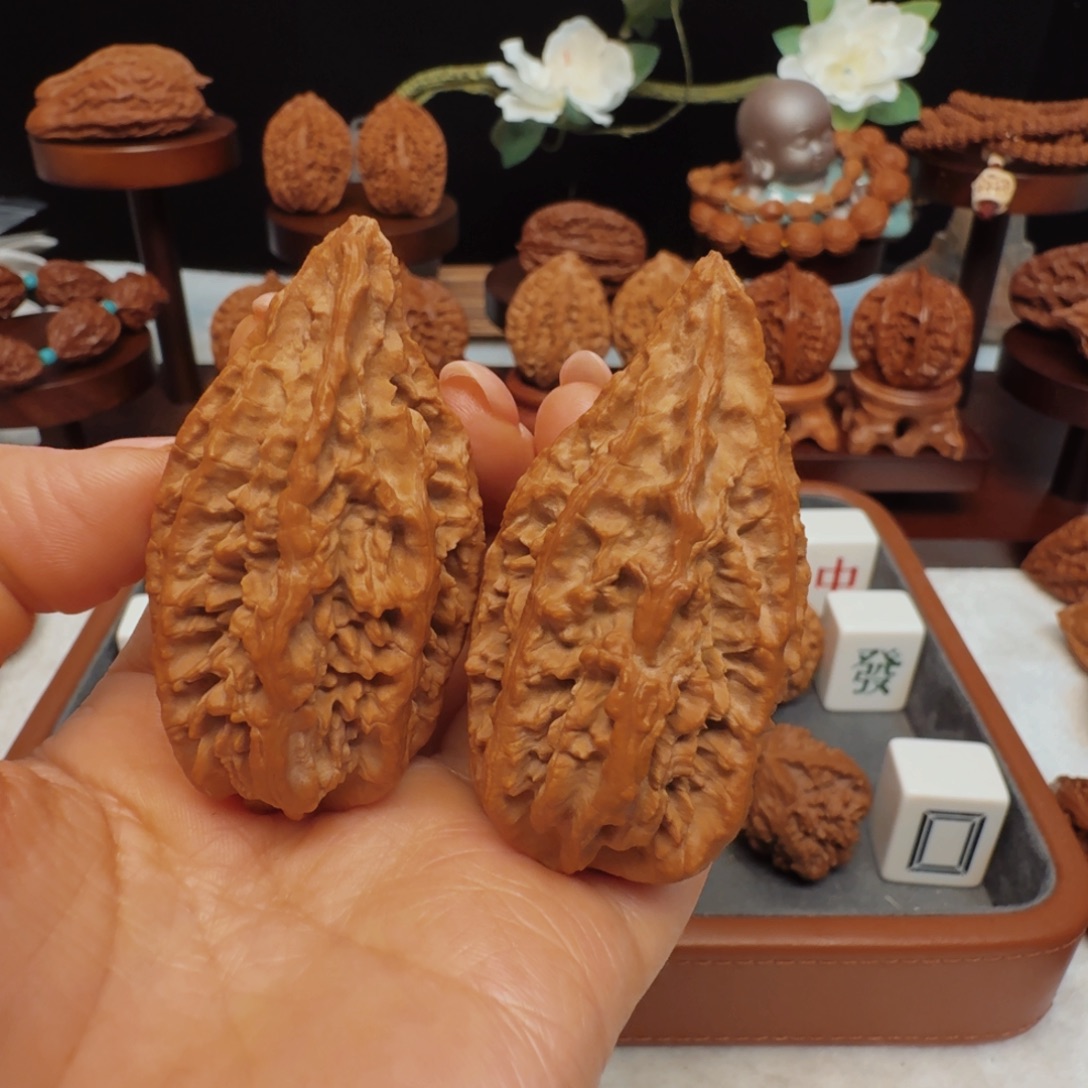 文玩核桃吊坠凤冠塔