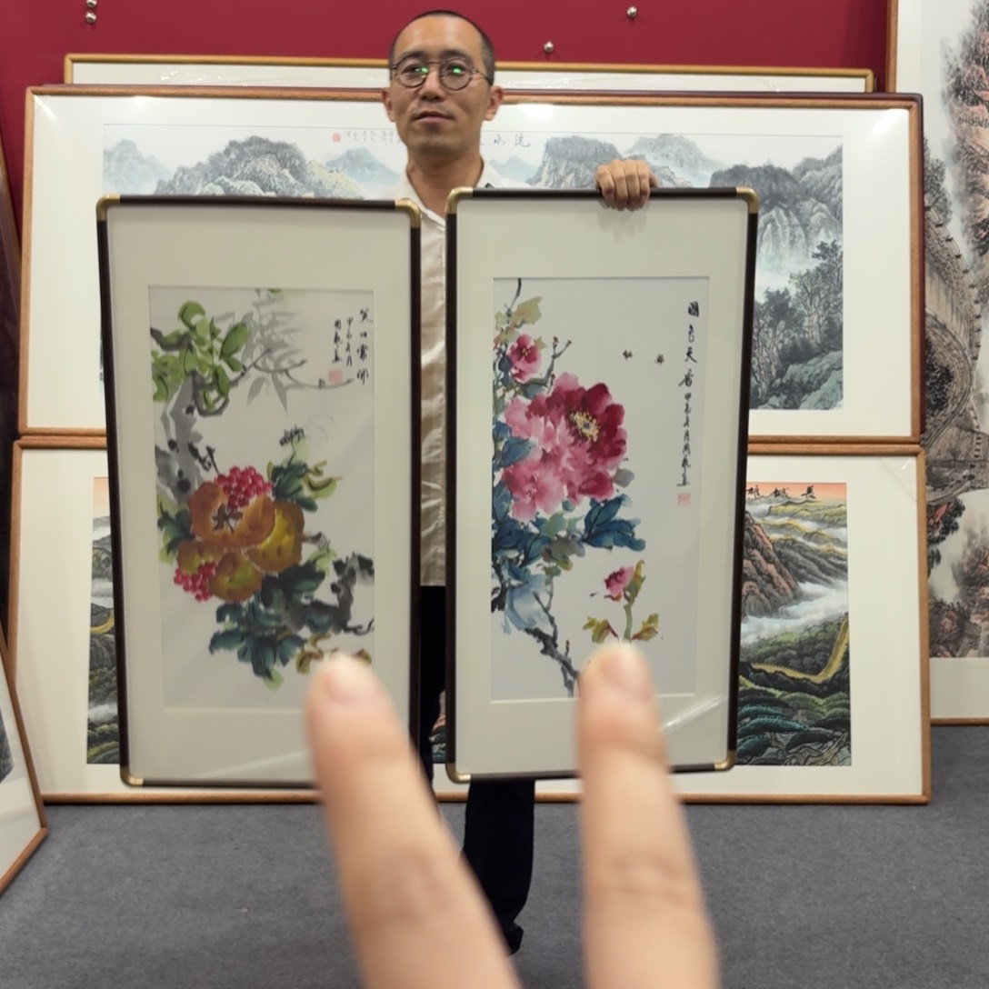 国画带框绘画作品