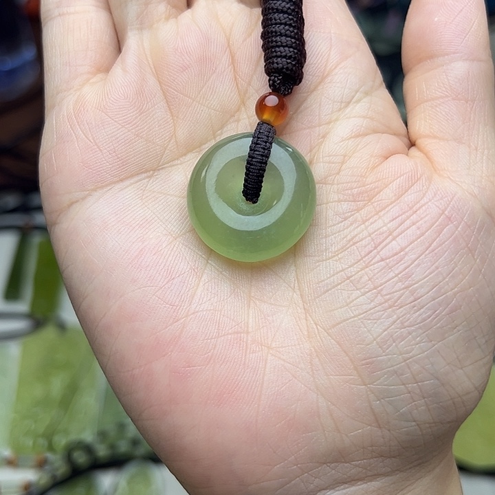 未镶嵌岫玉颈饰吊坠