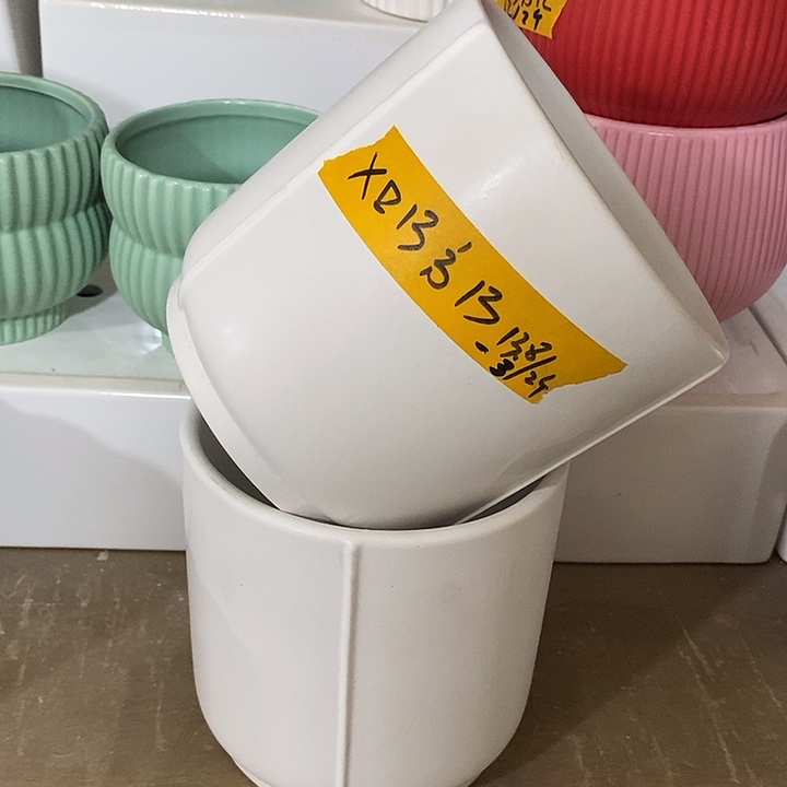 陶瓷花盆有孔 瑕疵介意勿拍 