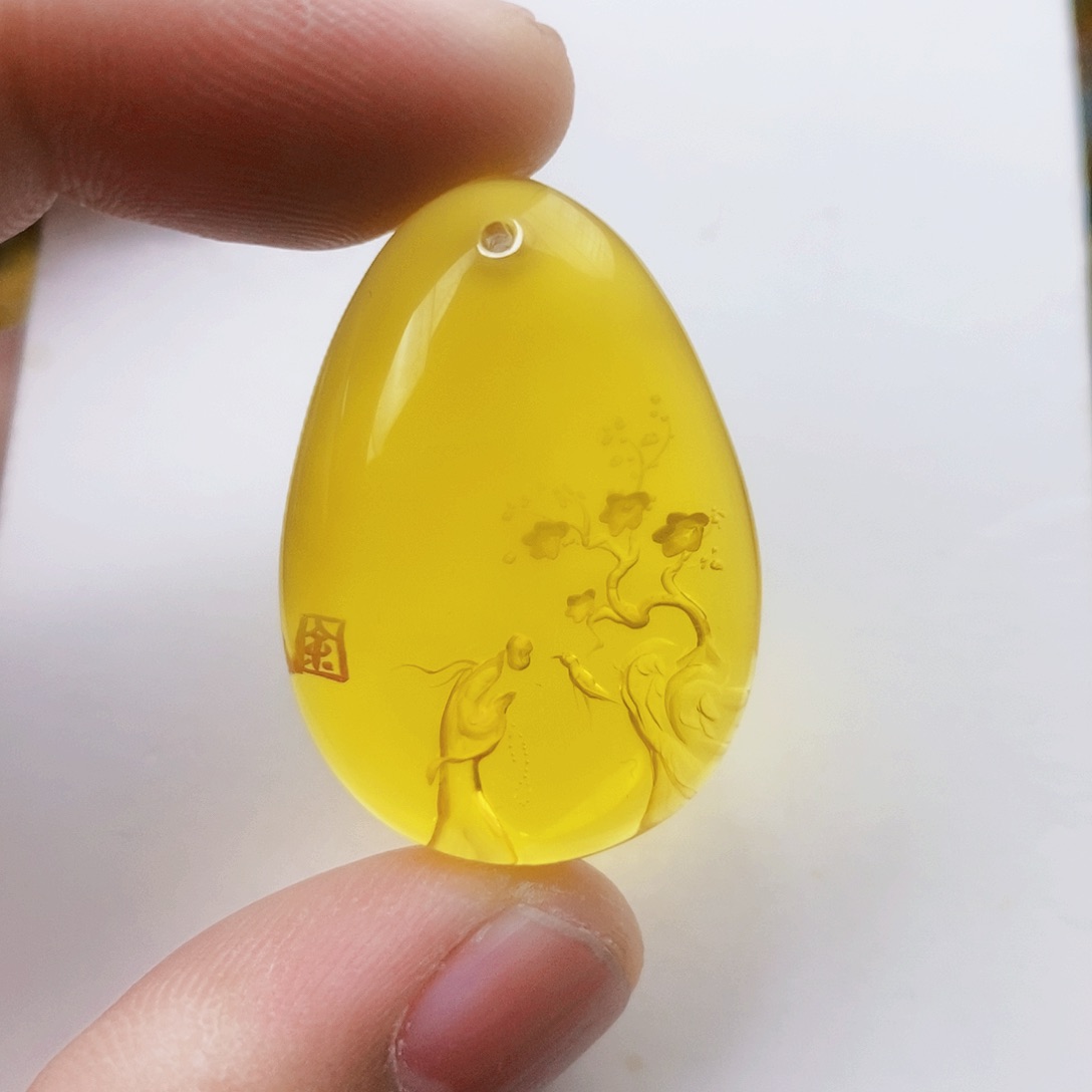【闪购商品】未镶嵌颈饰金珀琥珀阴雕