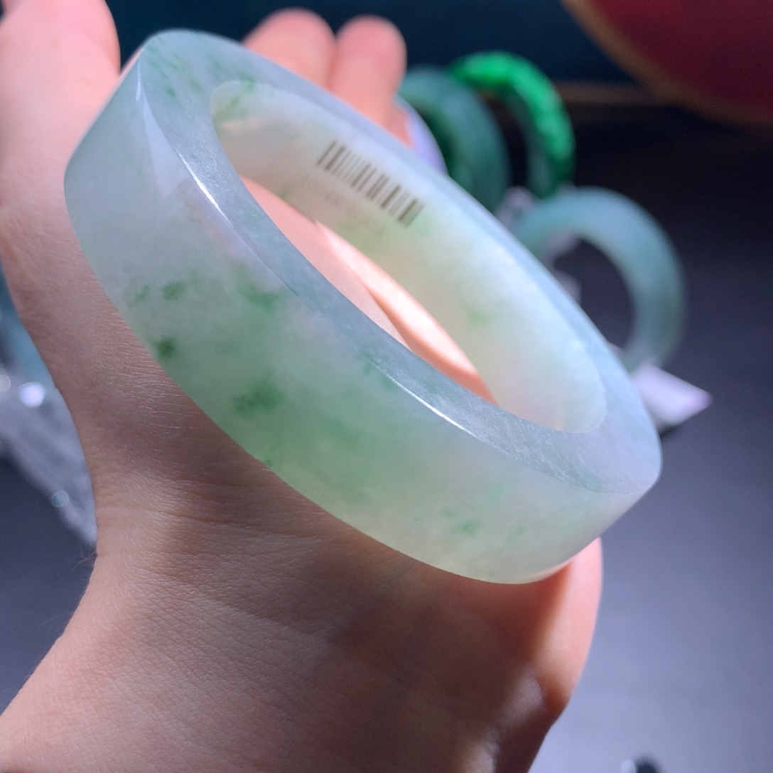 未镶嵌特价大漏冰润飘花定制翡翠