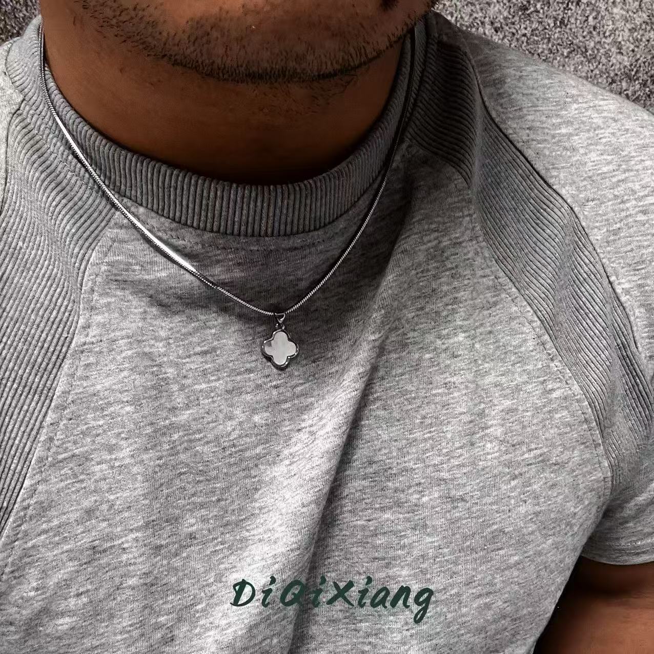 钛钢项链 男士项链四叶草小众简约高级感男生项链不掉色ins百搭