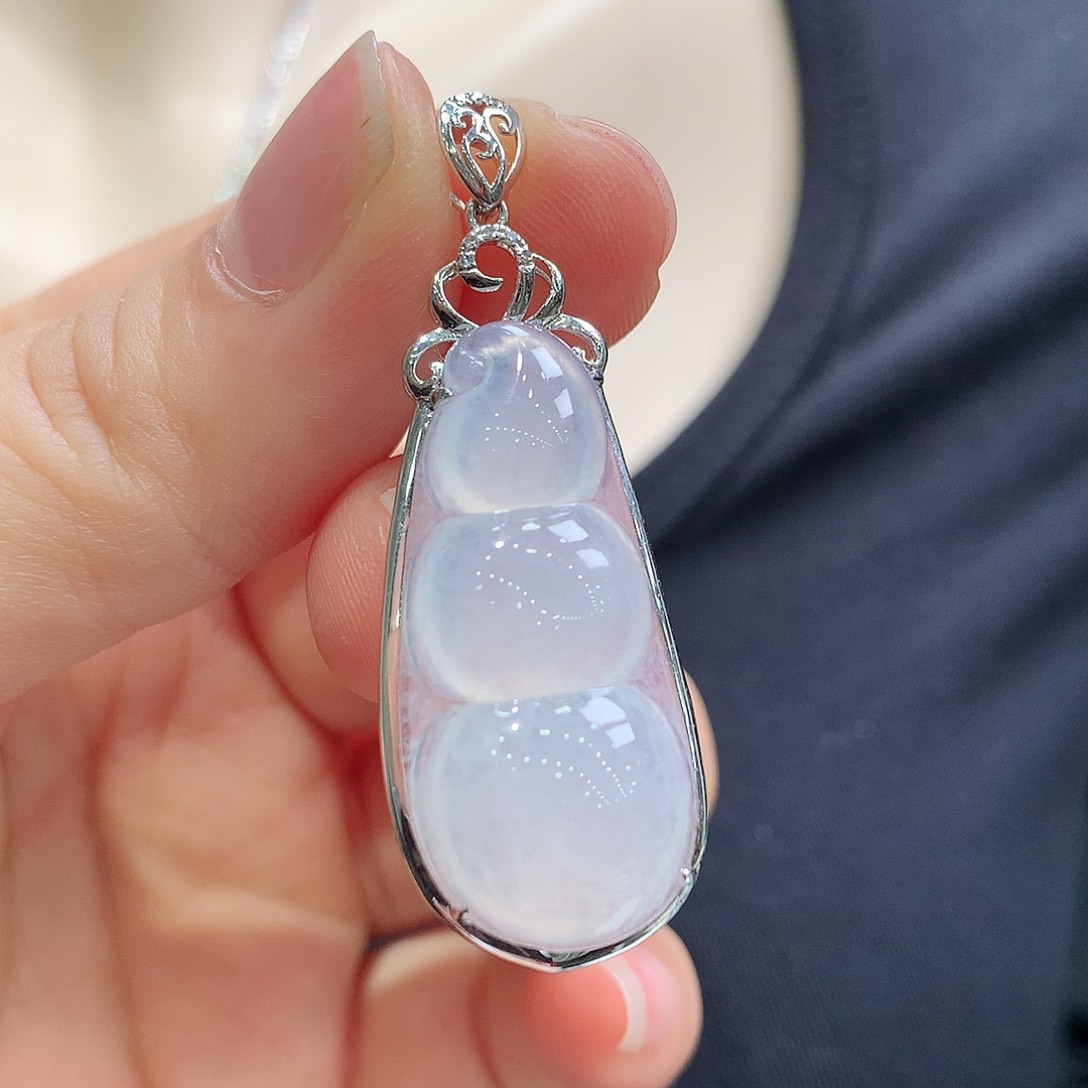 翡翠18K金镶嵌颈饰福豆