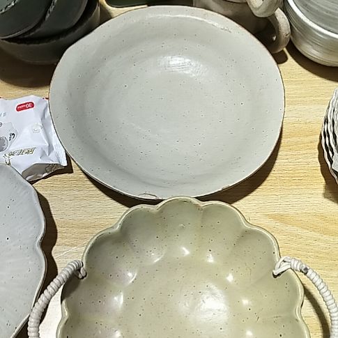 瓷片微瑕九寸深盘+八寸梨花提绳深盘一个