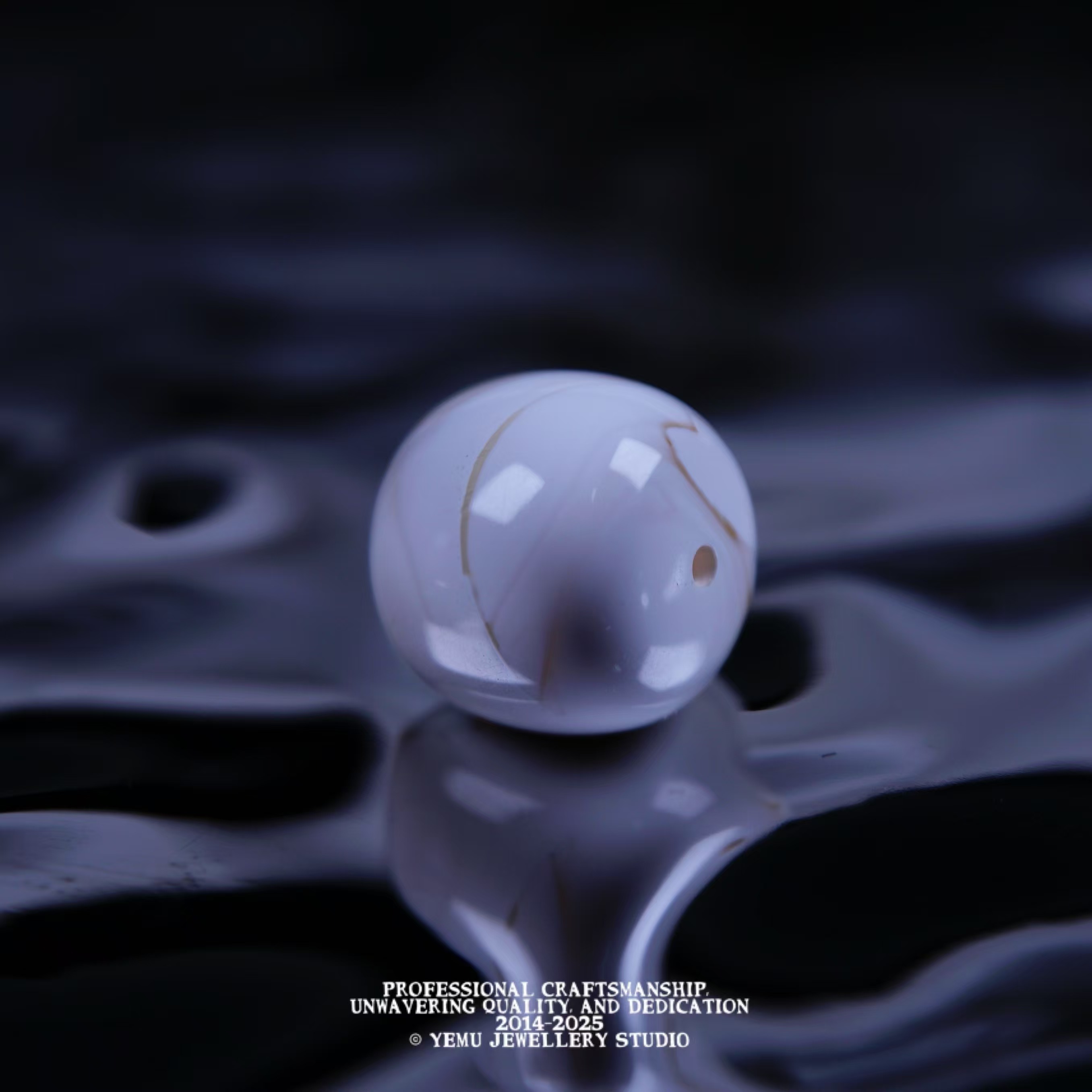 11毫米（11.5mm)顶漆白妖孽老型配珠 一物一拍天然俄料琥珀蜜蜡