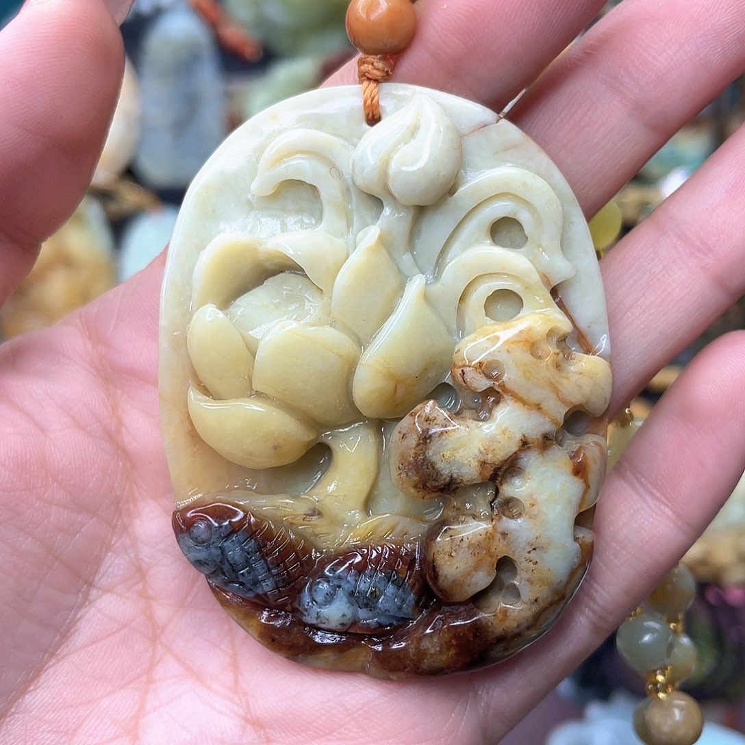 蛇纹石玉颈饰未镶嵌