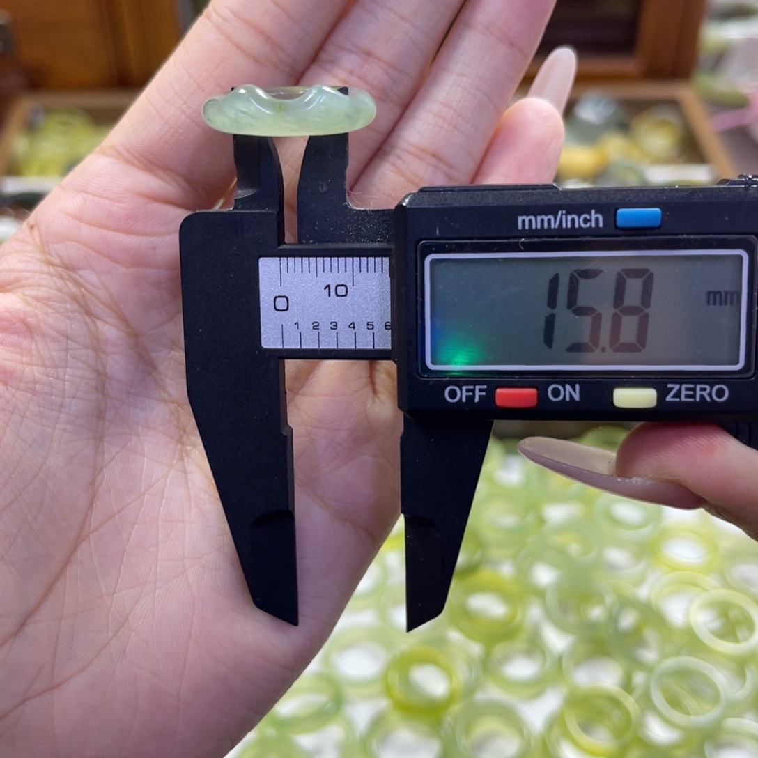 蛇纹石玉未镶嵌手镯89