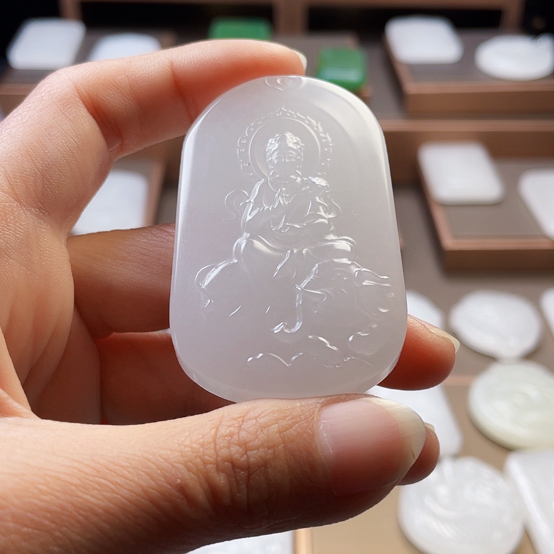 石英质玉（金丝玉）颈饰未镶嵌岁***j