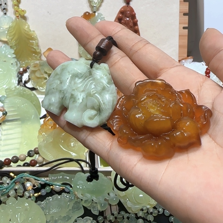 蛇纹石玉未镶嵌吊坠吃**福
