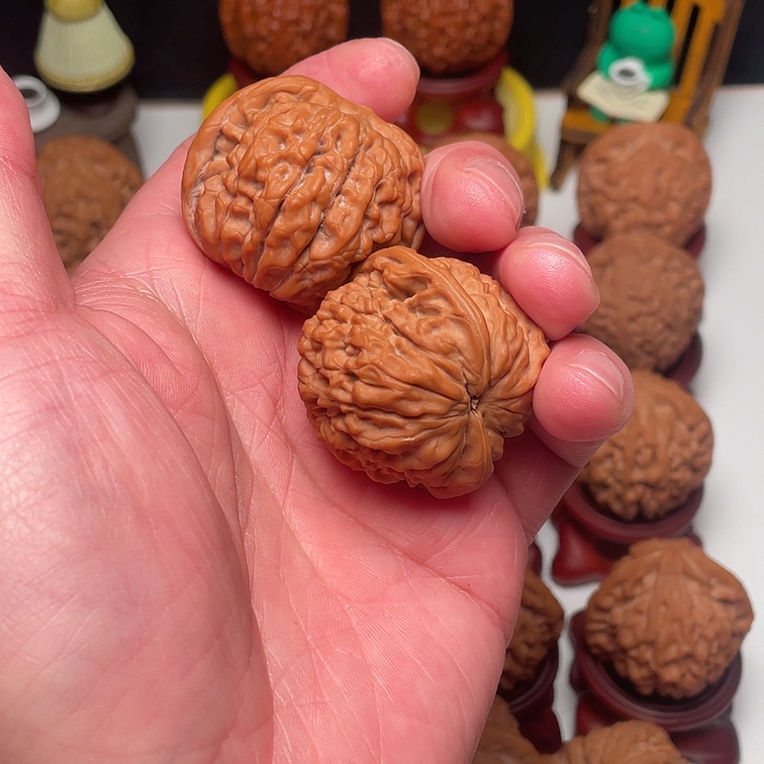 老***人文玩核桃吊坠莲花