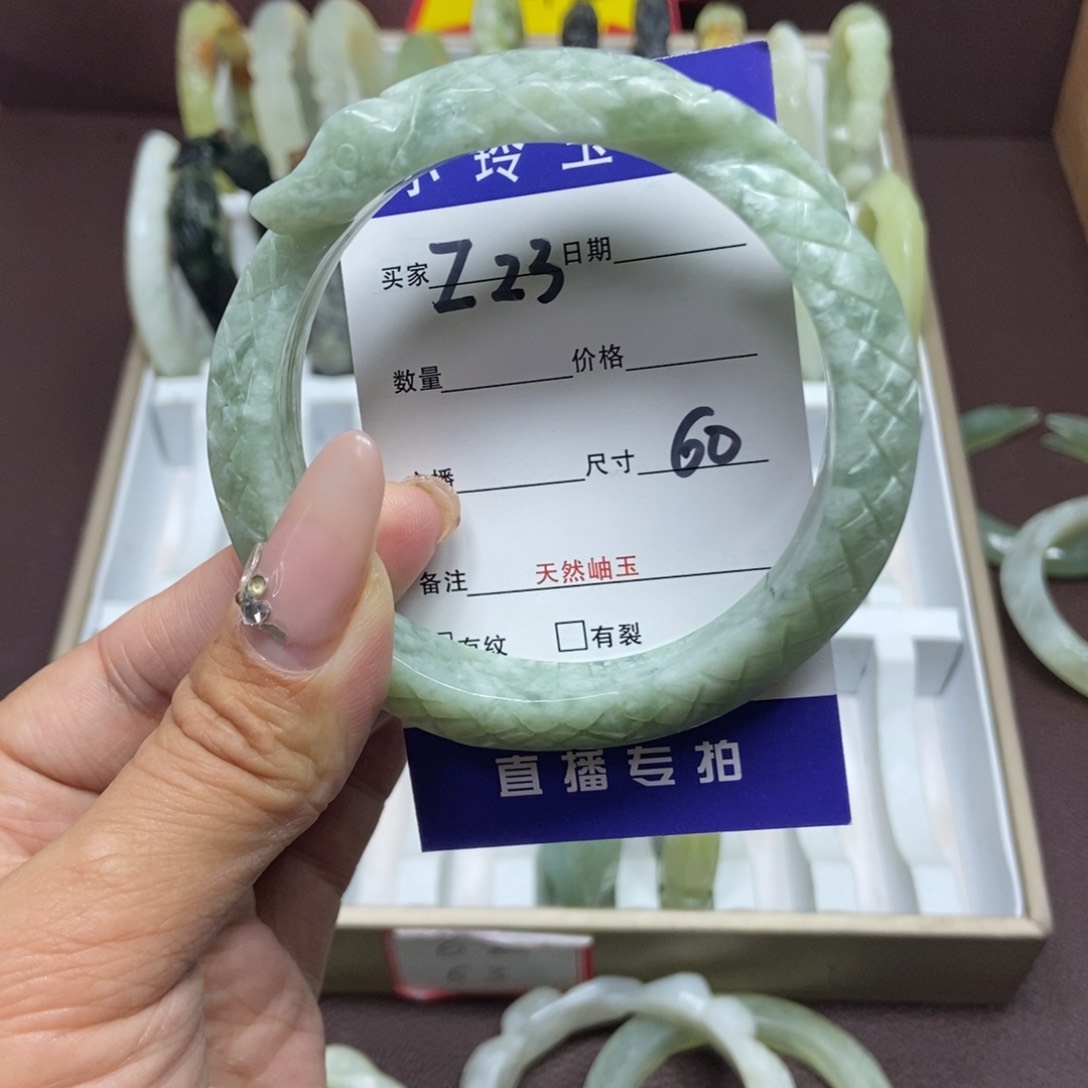 蛇纹石玉手镯未镶嵌