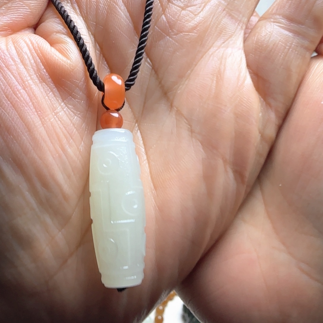 雅***成和田玉未镶嵌颈饰