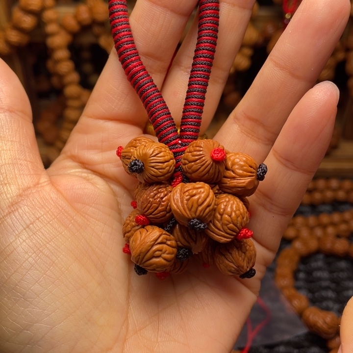 木质类龙纹桃枭挂件