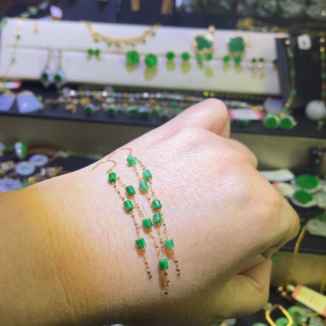 颈饰18K金镶嵌翡翠耳钩