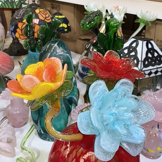 琉璃花瓶高45厘米宽9厘米