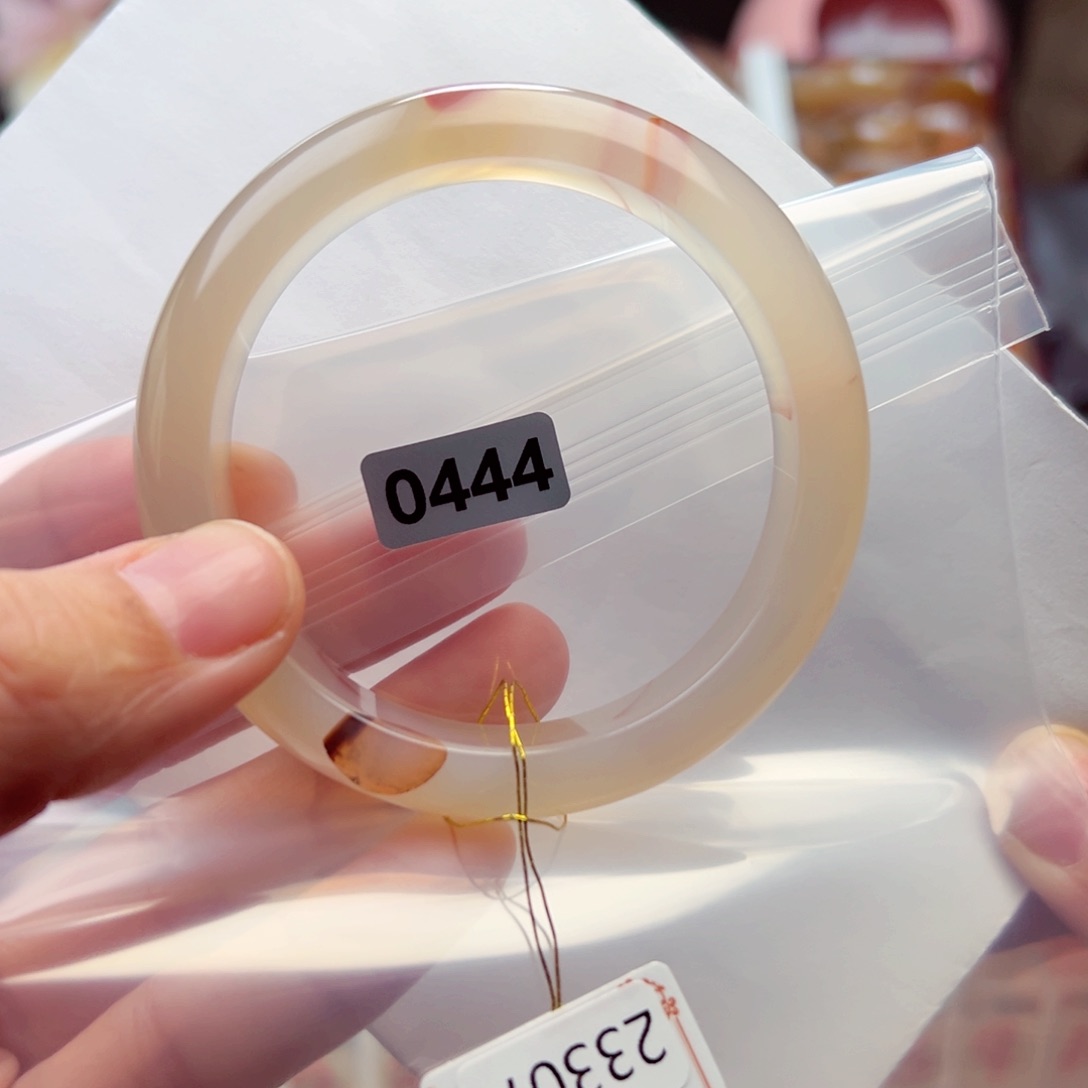 玛瑙/玉髓手镯未镶嵌公**然