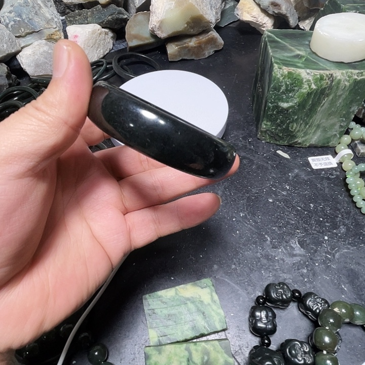 和田玉（糖玉）未镶嵌手镯