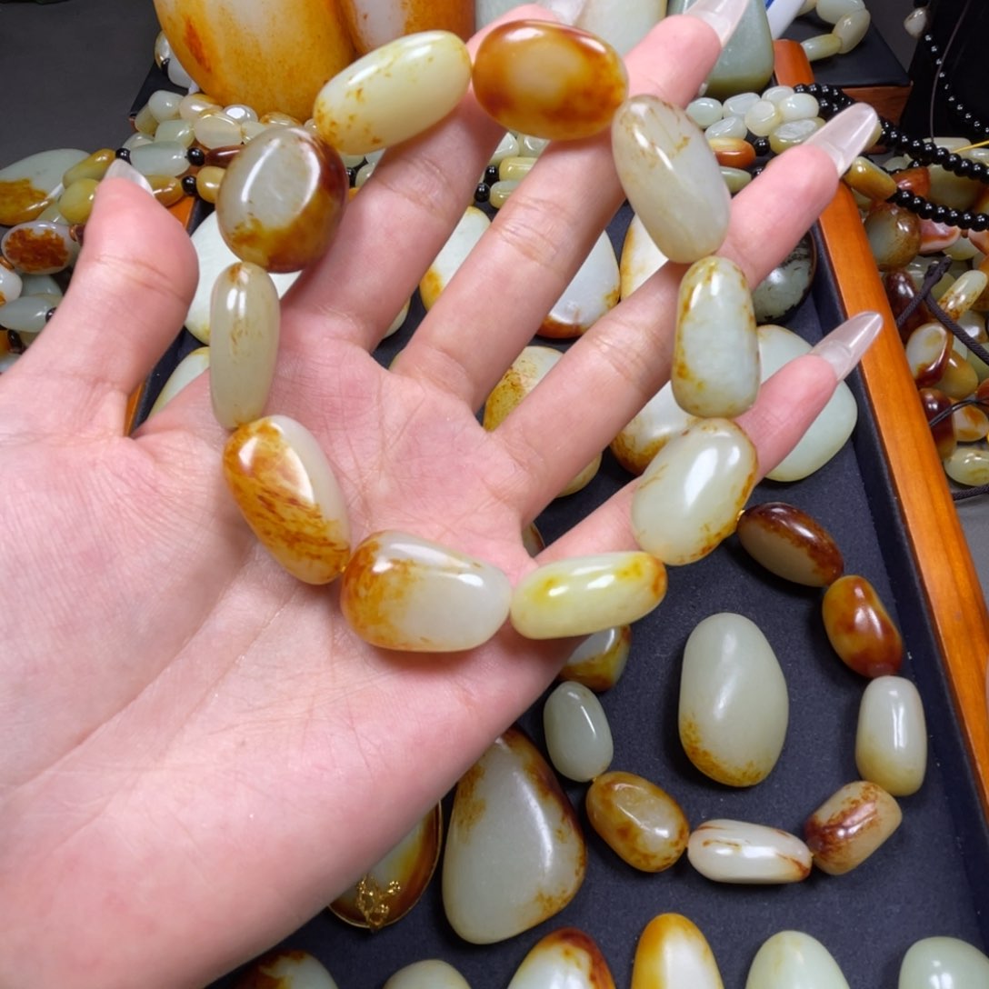 和田玉未镶嵌颈饰静**水