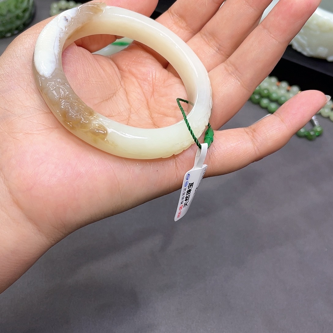 和田玉手镯未镶嵌58。52