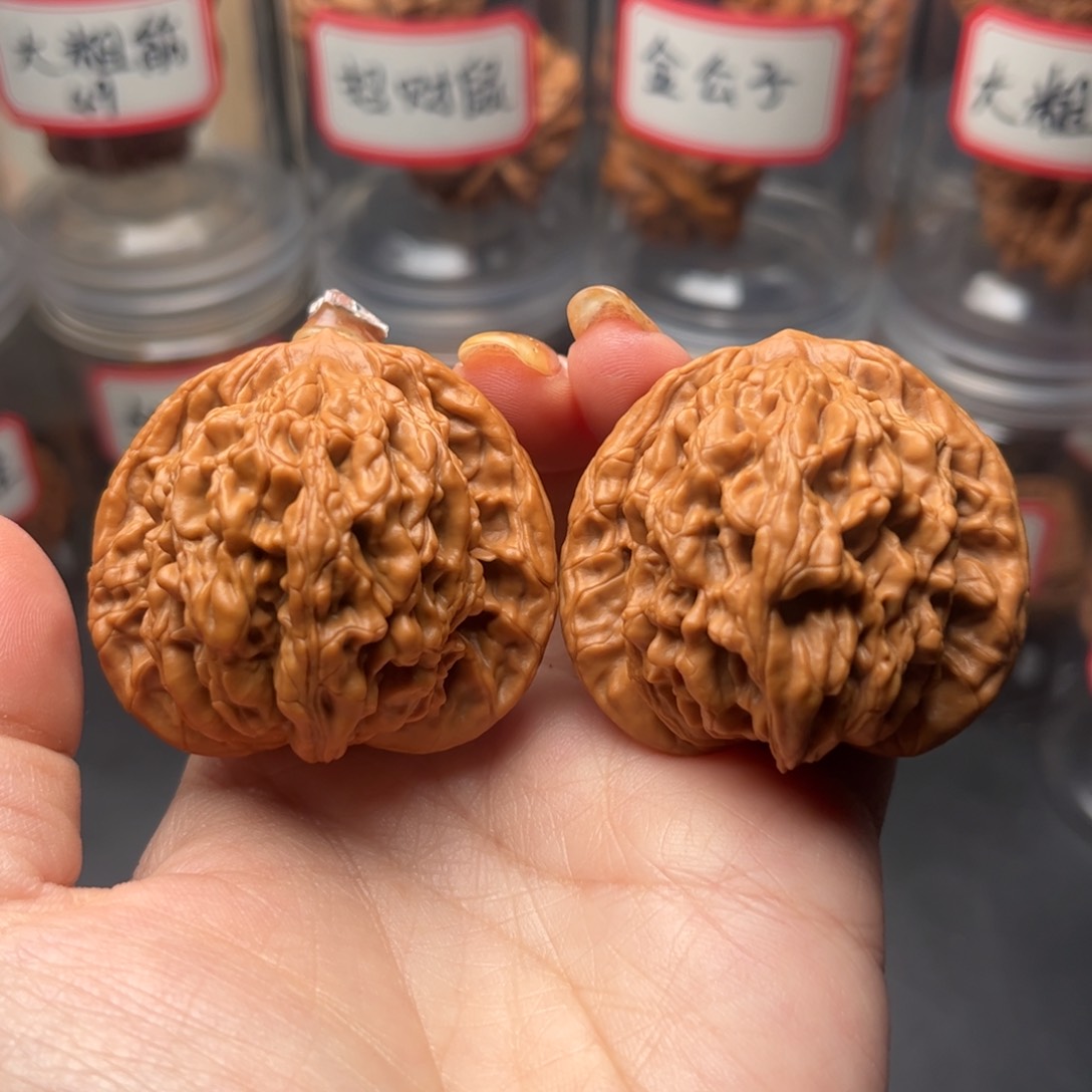 文玩核桃把件粗筋虎