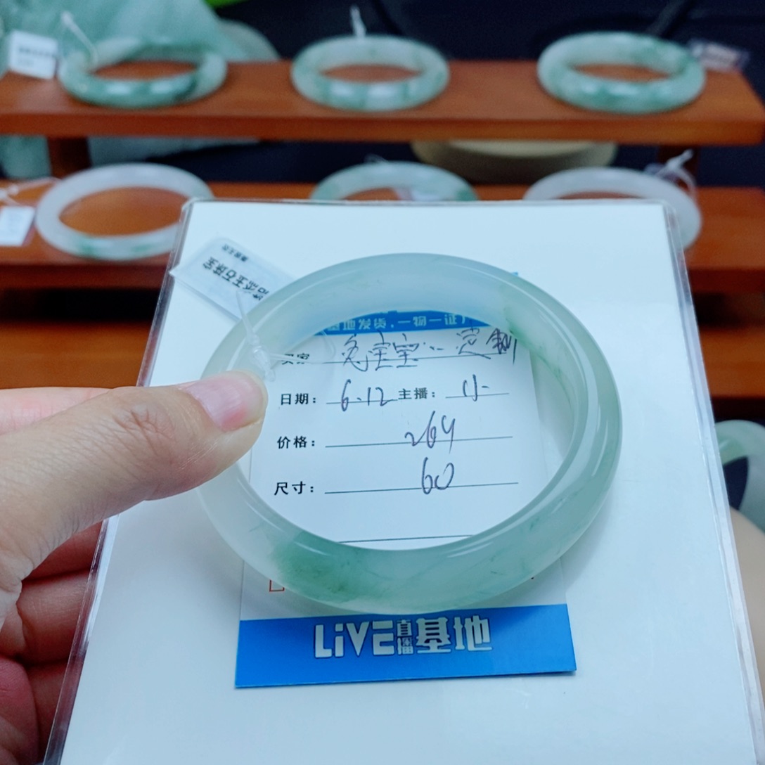 石英质玉手镯未镶嵌兔****制