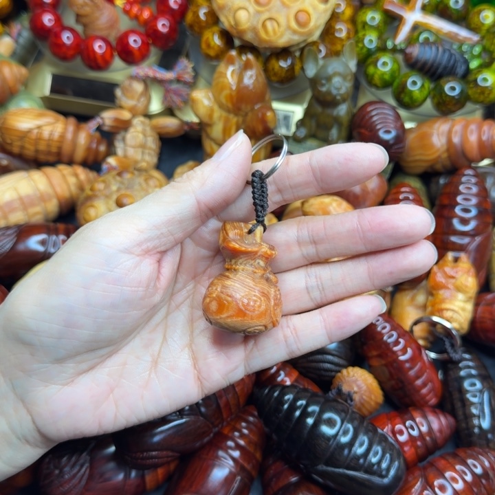 松木琥珀木文玩把件