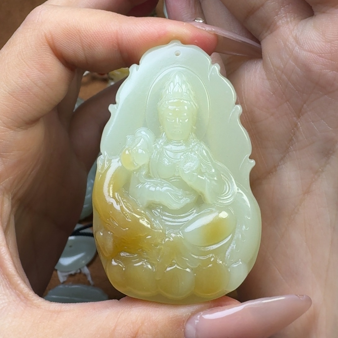 和田玉颈饰未镶嵌…*